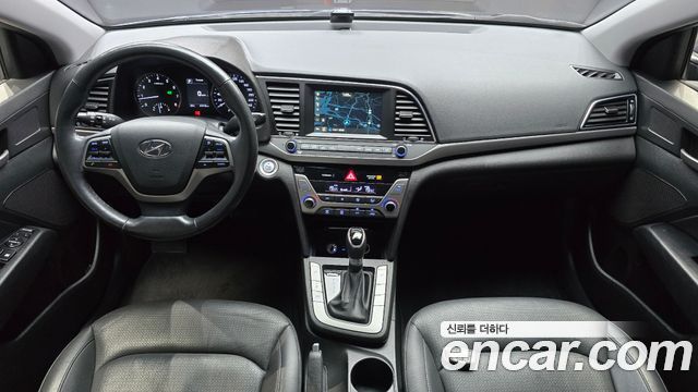 Hyundai Avante — interior