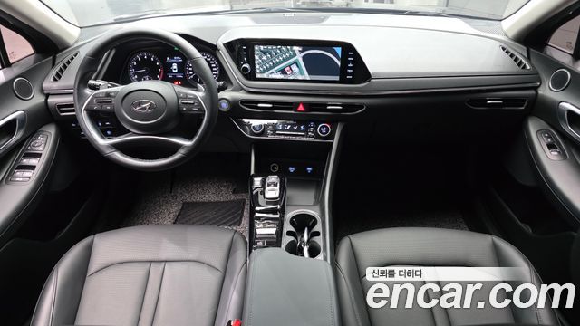 Hyundai Sonata — interior