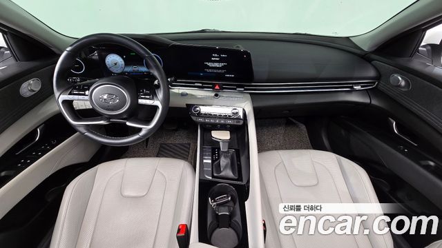 Hyundai Avante — interior