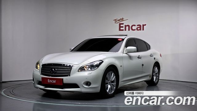 Infiniti M — exterior