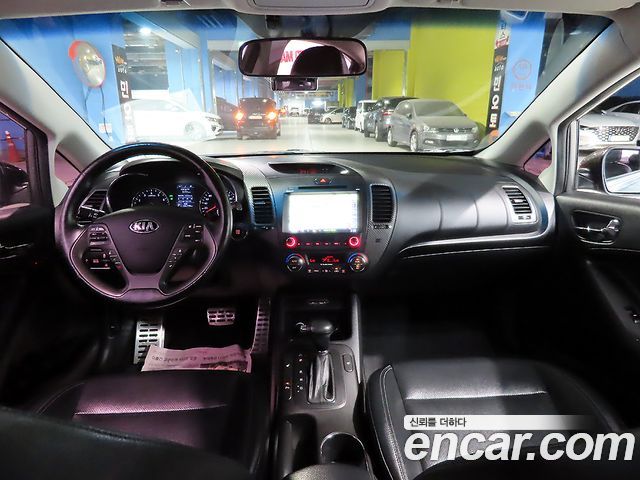 Kia K3 — interior
