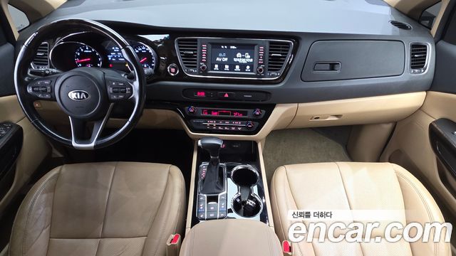 Kia Carnival — interior