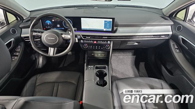 Hyundai Sonata — interior