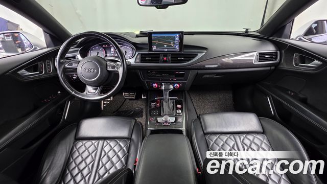 Audi S7 — interior