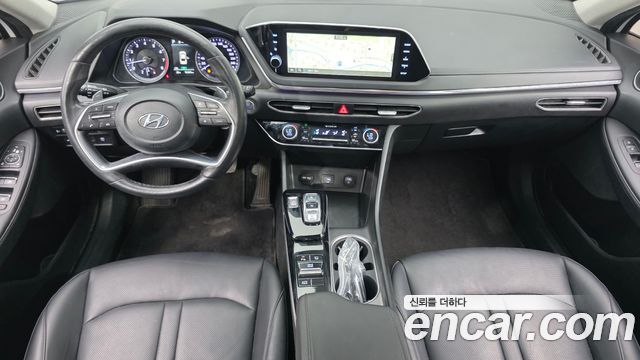 Hyundai Sonata — interior