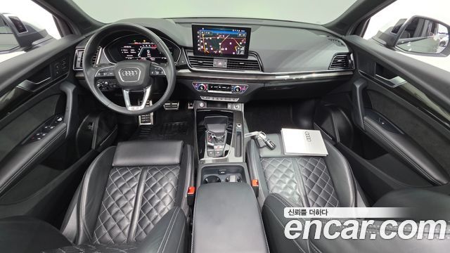 Audi SQ5 — interior