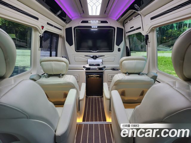 Mercedes-Benz Sprinter — interior