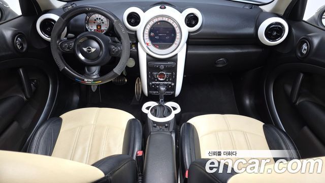 MINI Countryman — interior