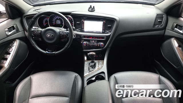 Kia K5 — interior