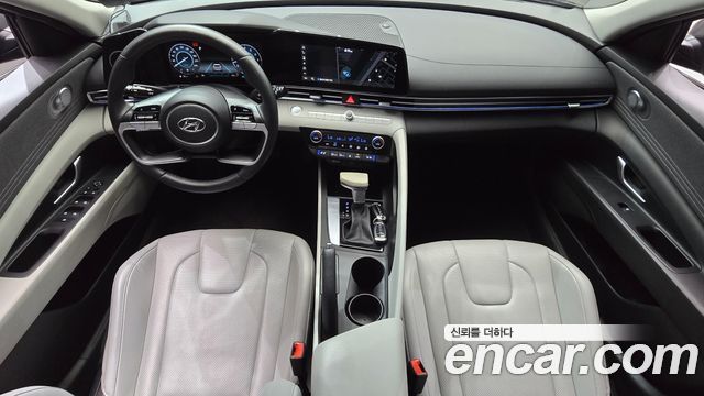 Hyundai Avante — interior