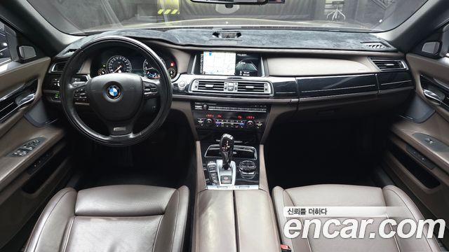 BMW 7 Series — interior