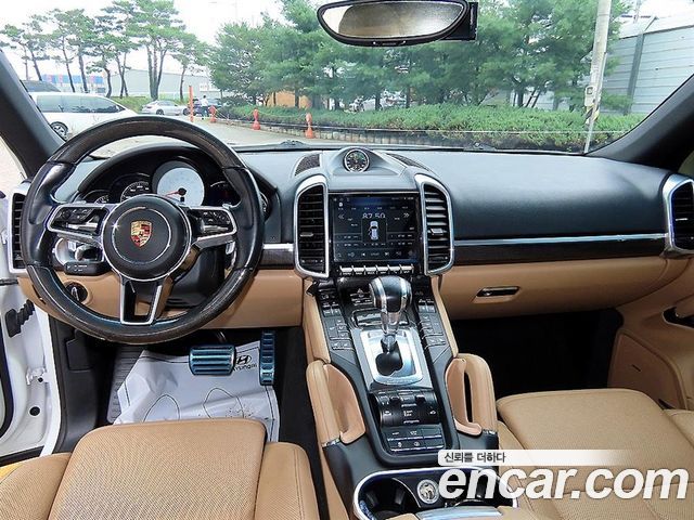 Porsche Cayenne — interior