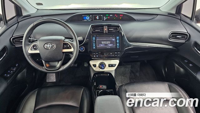 Toyota Prius — interior