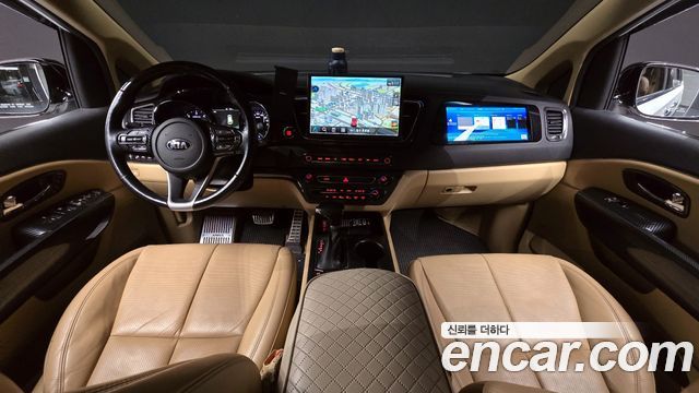 Kia Carnival — interior