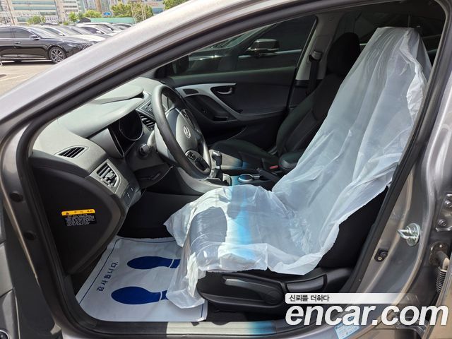 Hyundai Avante — interior