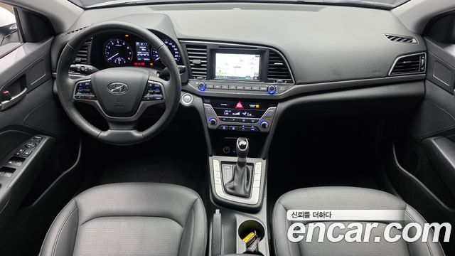 Hyundai Avante — interior