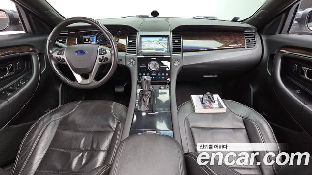 Ford Taurus — interior