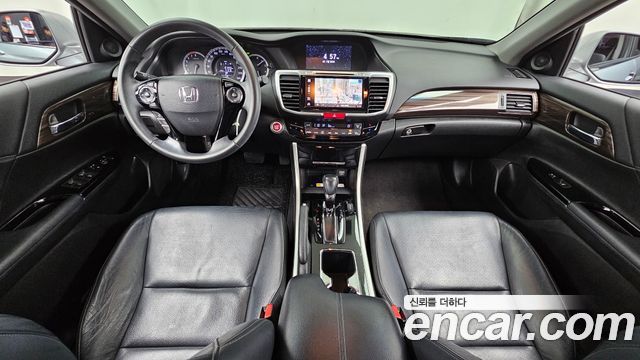 Honda Accord — interior