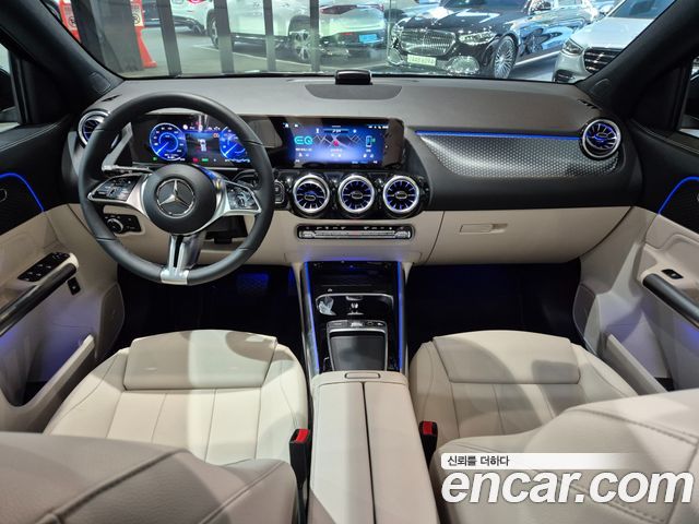 Mercedes-Benz EQA — interior