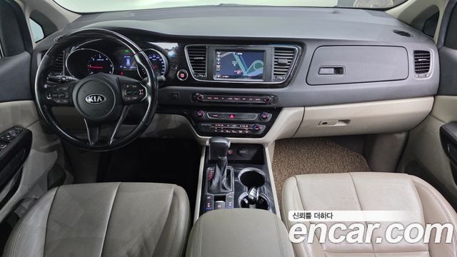 Kia Carnival — interior