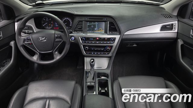Hyundai Sonata — interior