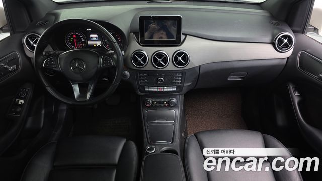 Mercedes-Benz B-Class — interior