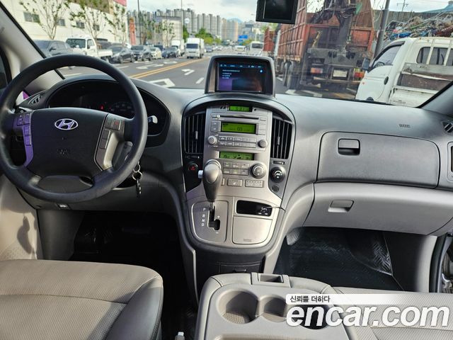 Hyundai Starex — interior