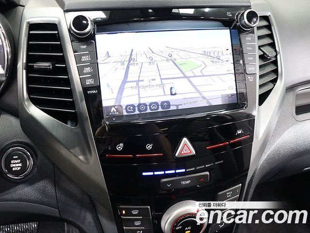 KG Mobility Tivoli — interior