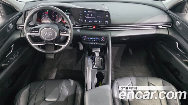 Hyundai Avante — interior