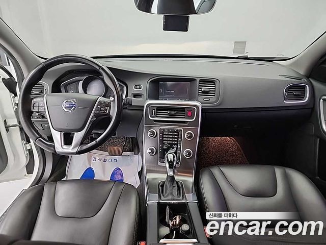 Volvo S60 — interior