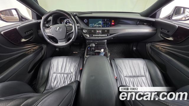Lexus LS — interior