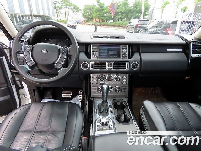 Land Rover Range Rover — interior