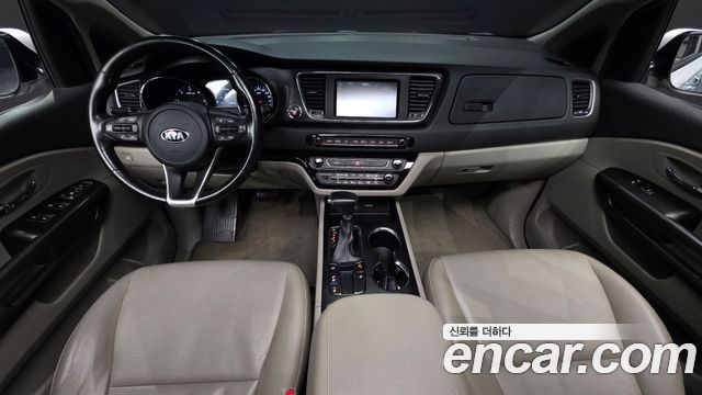 Kia Carnival — interior