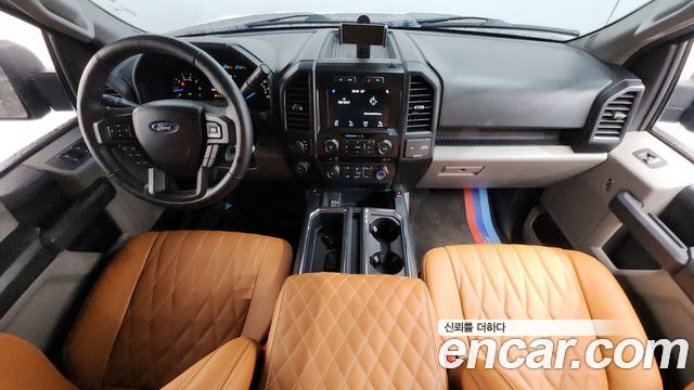 Ford F-150 — interior