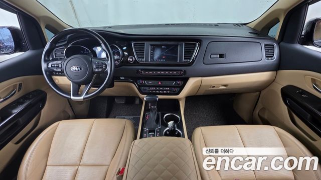 Kia Carnival — interior