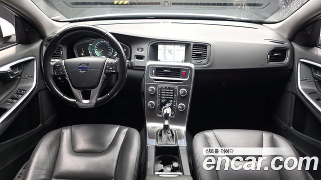 Volvo S60 — interior