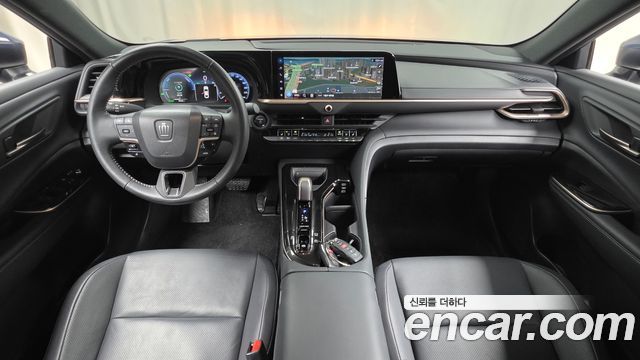 Toyota Crown — interior
