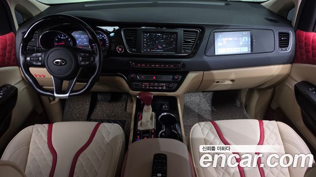 Kia Carnival — interior
