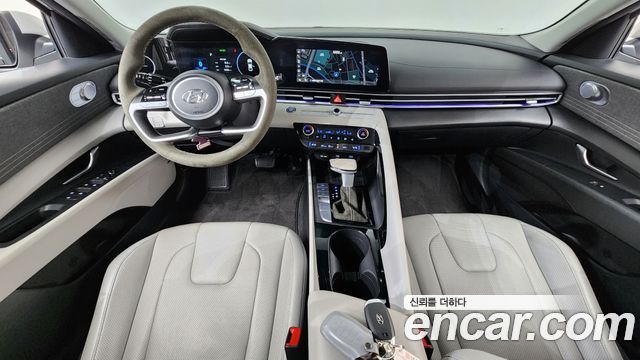 Hyundai Avante — interior