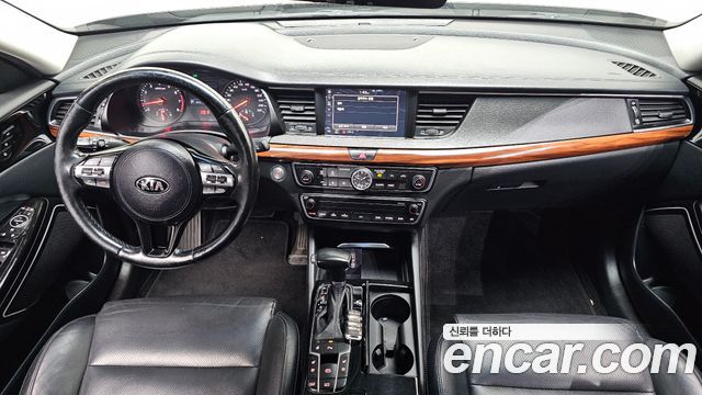 Kia K7 — interior