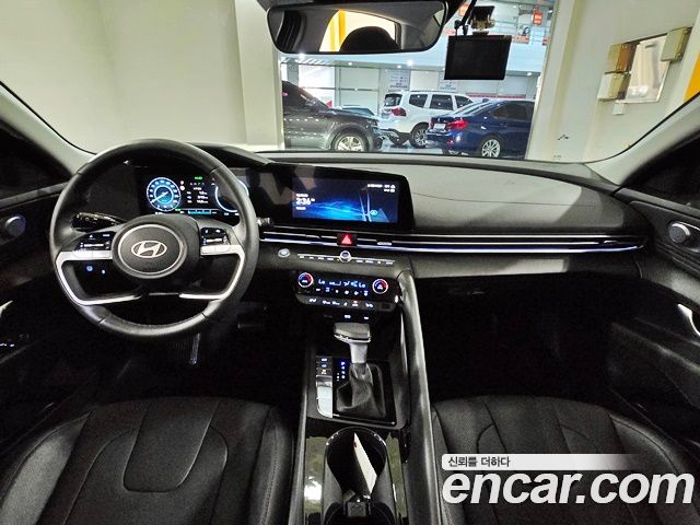 Hyundai Avante — interior