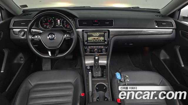 Volkswagen Passat — interior