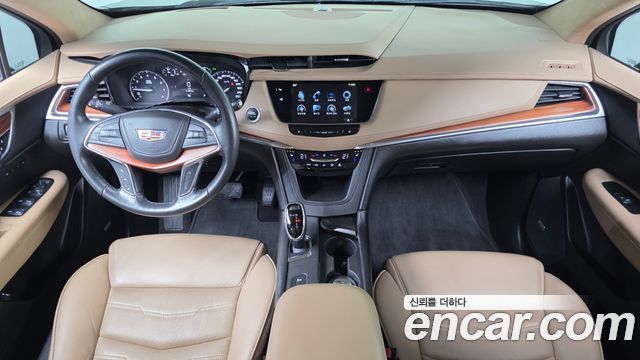 Cadillac XT5 — interior