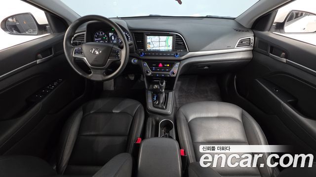 Hyundai Avante — interior