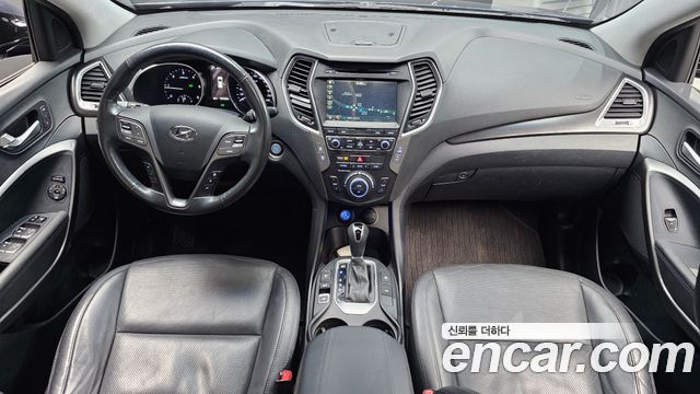 Hyundai Santa Fe — interior