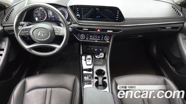 Hyundai Sonata — interior