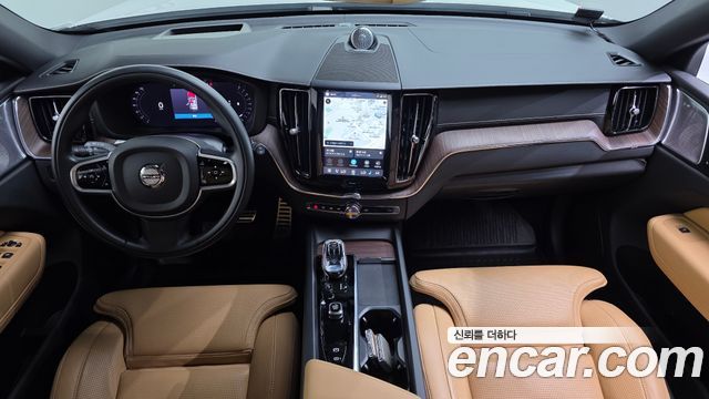 Volvo XC60 — interior