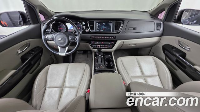Kia Carnival — interior
