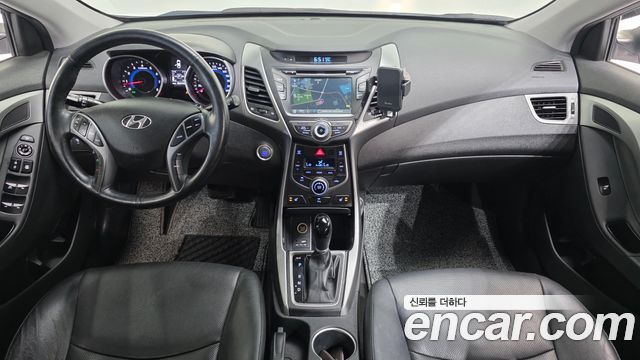 Hyundai Avante — interior