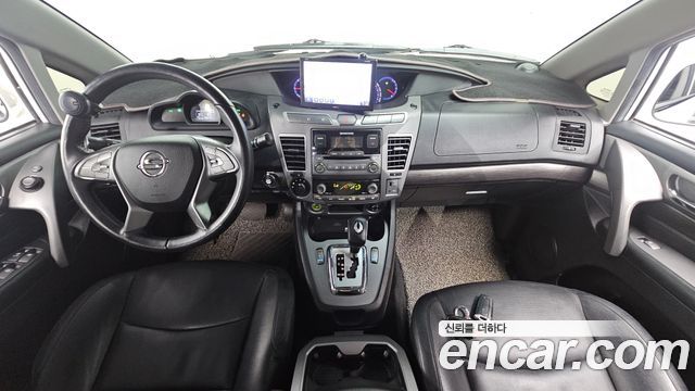 KG Mobility Korando — interior